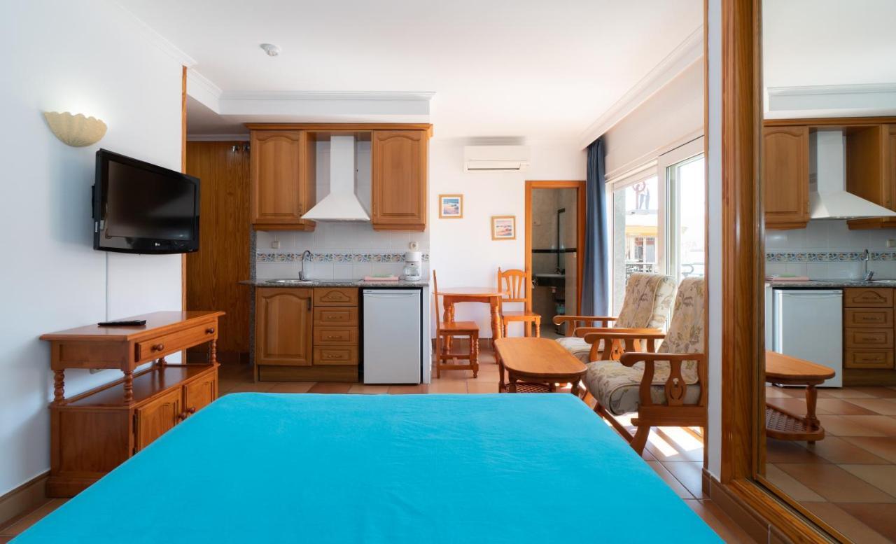 Apartamentos Leonor Carihuela Torremolinos Eksteriør billede