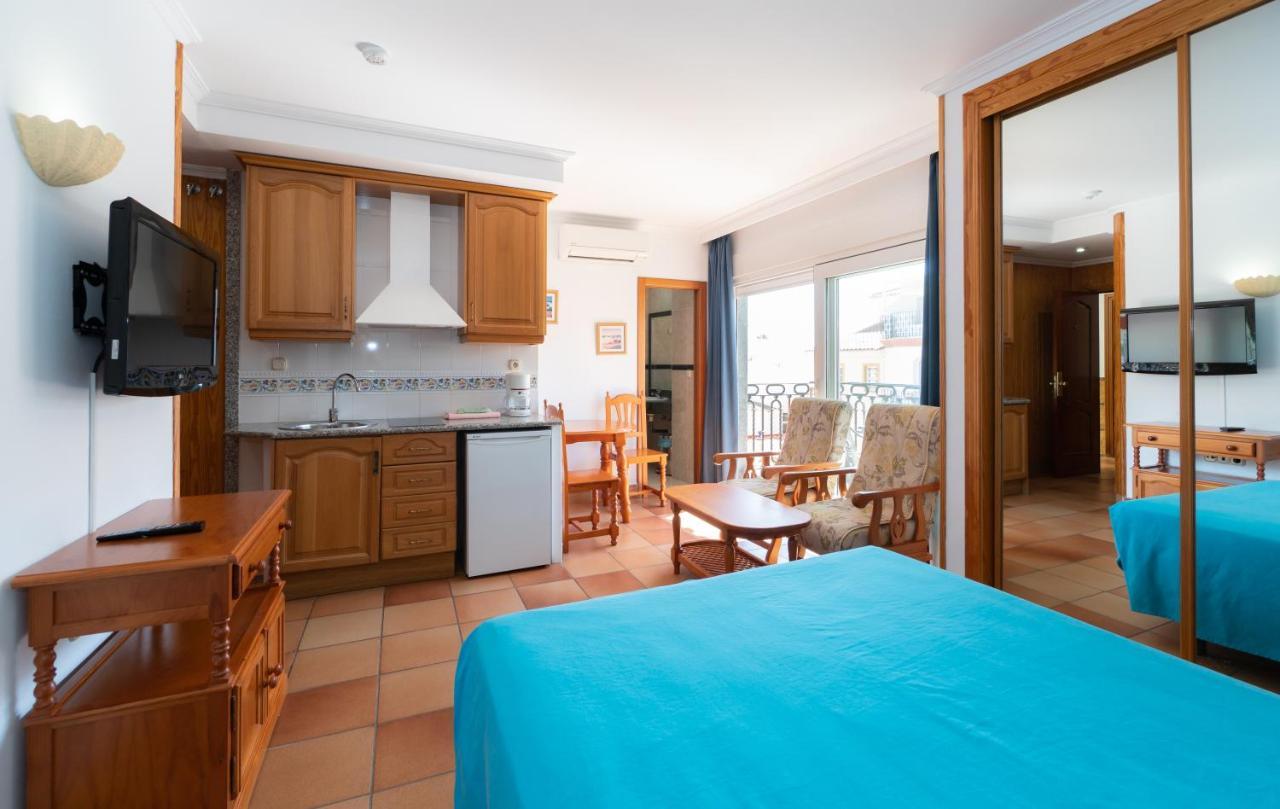 Apartamentos Leonor Carihuela Torremolinos Eksteriør billede