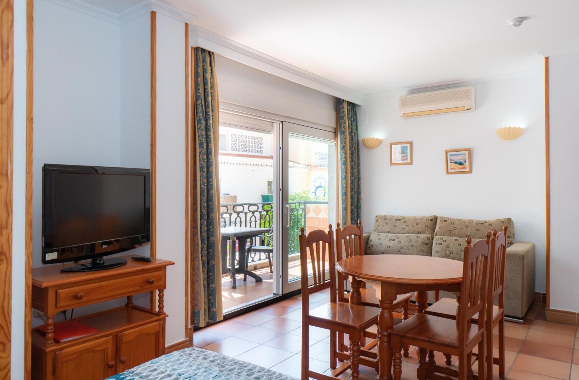 Apartamentos Leonor Carihuela Torremolinos Eksteriør billede