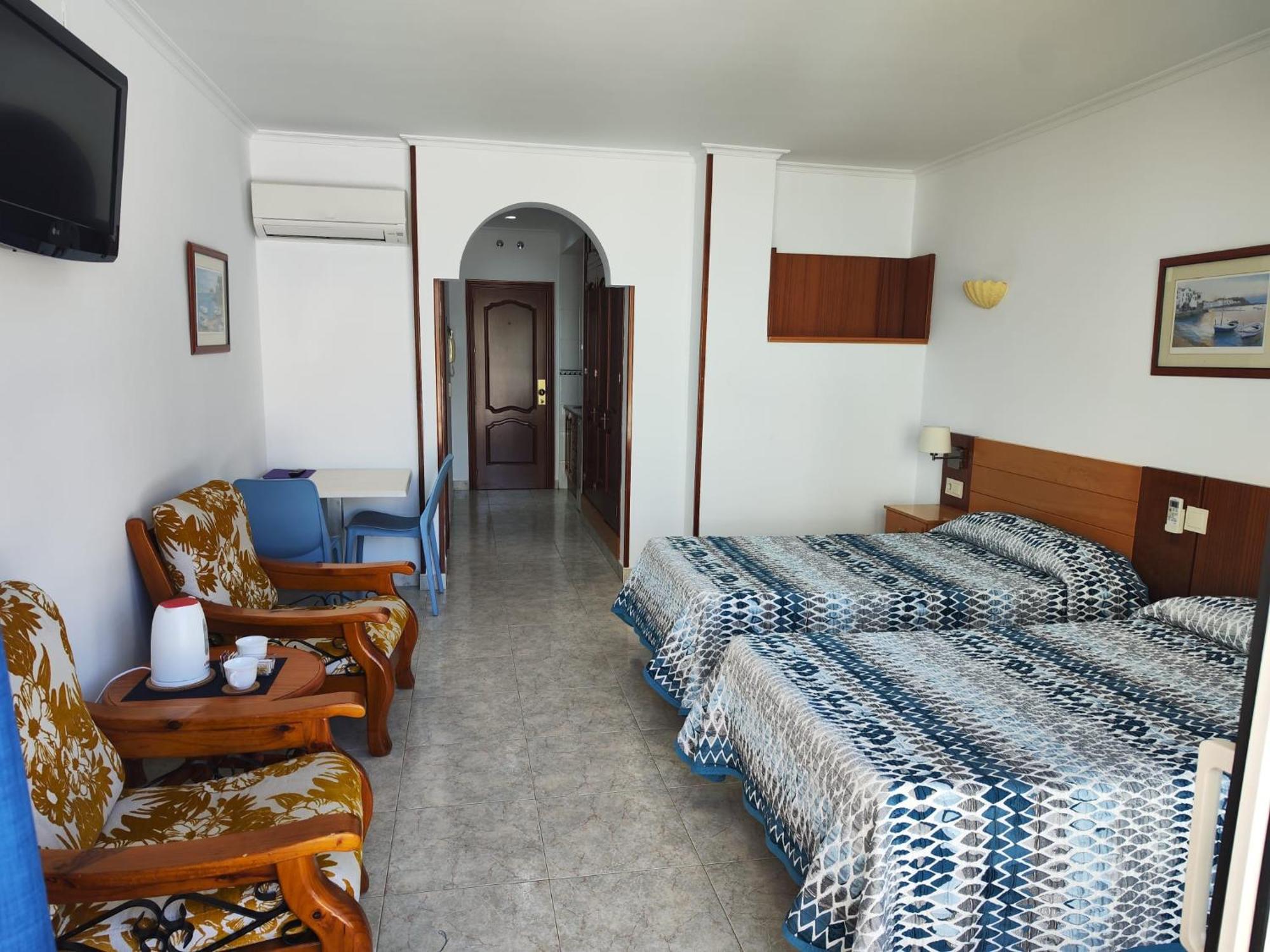 Apartamentos Leonor Carihuela Torremolinos Eksteriør billede
