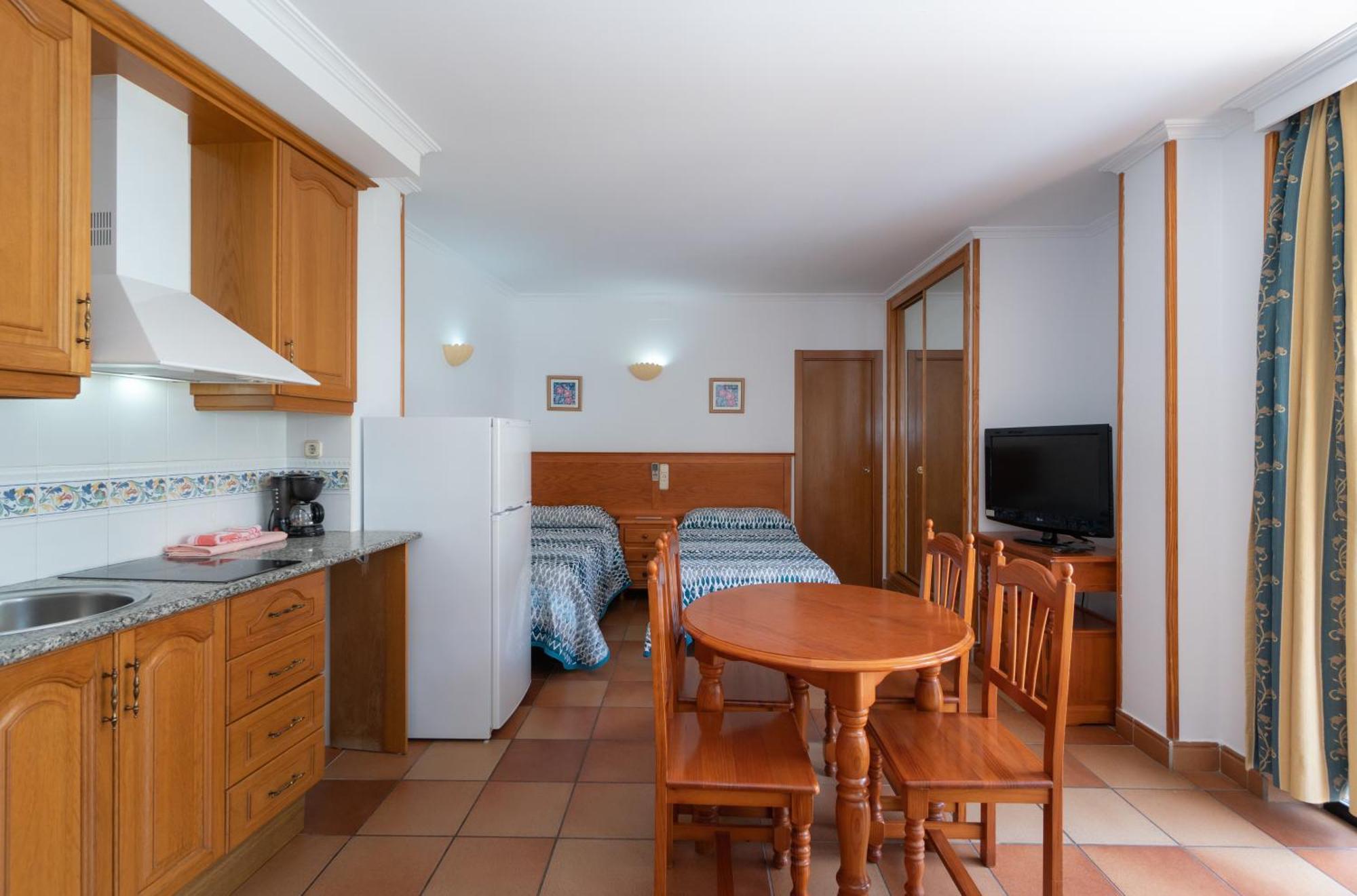 Apartamentos Leonor Carihuela Torremolinos Værelse billede